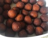 A picture of step 3 of Rose Jambu cheesecake.