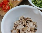 Foto langkah ke 1 dari resep Tumis Jamur Kancing Buncis.