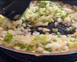 Foto del paso 3 de la receta: Arroz pilaf con secreto y langostinos