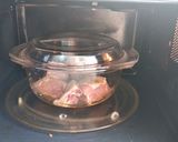 Foto del paso 2 de la receta: Muslo de pollo asado a la miel (En microondas)