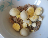 Foto del paso 4 de la receta: Huevos rellenos con atún listos para ensalada