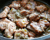Foto del paso 6 de la receta: Costillas de cerdo guisadas en Oporto con cebolla y pimientos