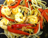 Foto del paso 4 de la receta: Spaghetti con pimientos y camarones