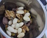 A picture of step 1 of Makhana dry fruits shake.