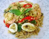รูปขั้นตอนการทำที่ 4 ของ ข้าวผัดแกงเขียวหวานทะเลห่อไข่