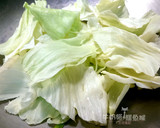 [廚房戰記]-高麗菜炒枸杞菇的食譜步驟3照片