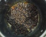 Foto langkah ke 2 dari resep Roasted Strawberry Milk Tea.