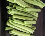 A picture of step 1 of Garlic green beans.