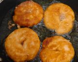 Foto langkah ke 3 dari resep Donat Yoghurt Strawberry.
