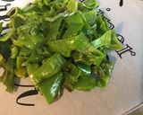 Une image de l'étape 5 de Filets de lieu noir aux oignons, poivrons et anis vert.