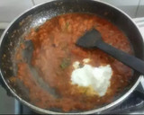 A picture of step 3 of Matar-Paneer curry.