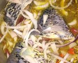 A picture of step 4 of Fish peepered soup garnish with parsely.