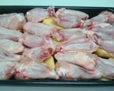 Foto del paso 1 de la receta Asado de alas de pollo en salsa verde