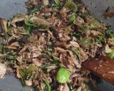 Foto langkah ke 3 dari resep Tongkol cabe hijau.
