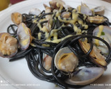 Foto del paso 5 de la receta: Spaghetti negro con almejas, navajas y un punto de alioli