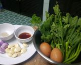 รูปขั้นตอนการทำที่ 1 ของ ยอดฟักทองผัดไข่