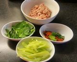 รูปขั้นตอนการทำที่ 1 ของ หมูสับผัดพริกแกง&ข้าสไรซ์เบอรี่