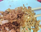 Foto langkah ke 3 dari resep Indomie Goreng Pedas.