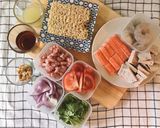 A picture of step 1 of 🧑🏽‍🍳👩🏻‍🍳Mama TomYum Salad •Yum Mama • Instant Ramen Noodle Salad Recipe |ThaiChef Food🌶🥬.
