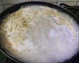 A picture of step 2 of Chicken Hakka Noodles.