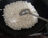 A picture of step 1 of Rice chikki murmura.