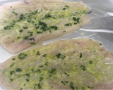 Foto del paso 3 de la receta: Pescadilla en papillote con salsa cremosa de piquillos al coñac (sin horno)