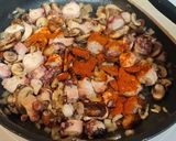 Foto del paso 3 de la receta: Arroz con pulpo y champiñones
