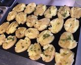 Une image de l'étape 7 de Pommes de terre « fracassées » au thym du jardin et parmesan.
