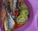 Foto langkah ke 5 dari resep Tumis Sarden Tomat Hijau.