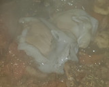 Foto del paso 3 de la receta: Arroz con conejo, sepia, langostinos, calabacín y espinacas