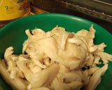 Foto langkah ke 1 dari resep Tumis ayam wortel jamur tiram.