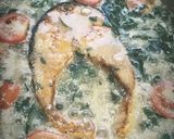 Foto langkah ke 3 dari resep Creamy spinach and salmon.