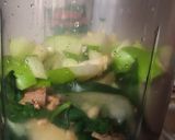 A picture of step 2 of Green detox smoothie.