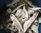 Foto langkah ke 3 dari resep Tumis pare teri.