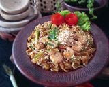 Foto langkah ke 5 dari resep Pad Thai / mie goreng khas Thailand.