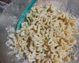 Foto langkah ke 2 dari resep Gurita Sosis Mie.