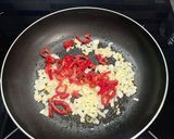 Foto del paso 3 de la receta: Espirales con setas variadas y marisco