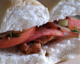 Foto del paso 3 de la receta: Sándwich de pescado y ensalada chilena