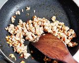 Hình bước làm 4 của món Bánh canh xào sa tế