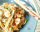Foto del paso 7 de la receta: Fideos de arroz fritos con gambas estilo 3 delicias