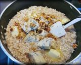 Foto del passaggio 6 della ricetta Risotto al Gorgonzola con Cipolle di Breme e Miele