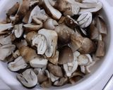 Foto langkah ke 1 dari resep Tumis jamur sawit.