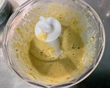Une image de l'étape 4 de Sauce salade à la moutarde, herbes et cornichons.