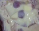 A picture of step 4 of Yogurt fruit salad.