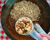 Foto langkah ke 2 dari resep Granola coffee Bars.