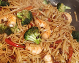 Foto del paso 5 de la receta: Noodles con langostinos y verduras