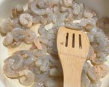 Foto del paso 2 de la receta: Pasta cremosa con camarones y espinacas