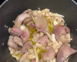 Foto del paso 4 de la receta: Cabecina confitada con setas