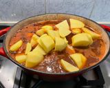 Une image de l'étape 19 de Ragoût de Sanglier aux Tomates, Carottes, Cèpes et Pommes de Terre.