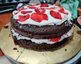 चॉकलेट केक स्ट्राबेरी के साथ (Chocolate cake with strawberry recipe in hindi) रेसिपी चरण 12 फोटो